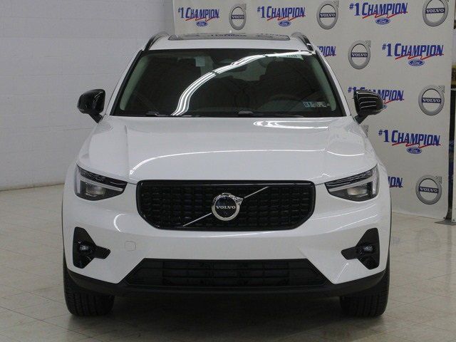 2025 Volvo XC40 Plus Dark Theme