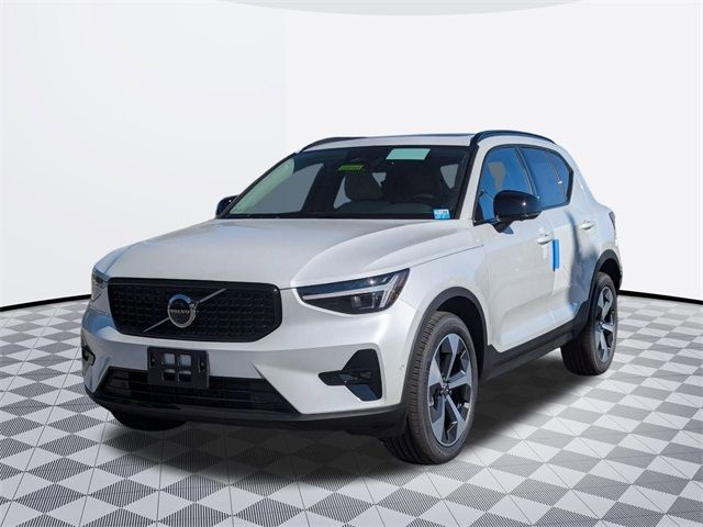 2025 Volvo XC40 Plus Dark Theme