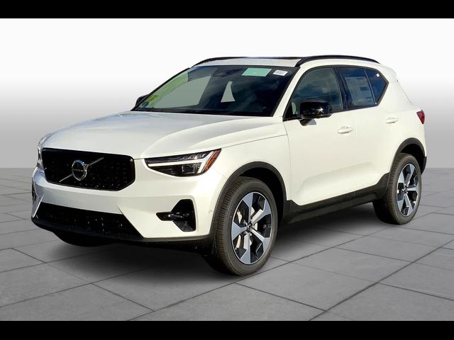 2025 Volvo XC40 Plus Dark Theme