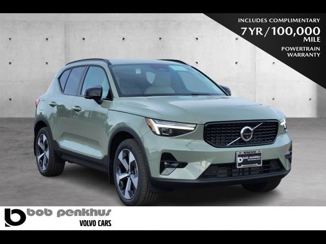 2025 Volvo XC40 Plus Dark Theme