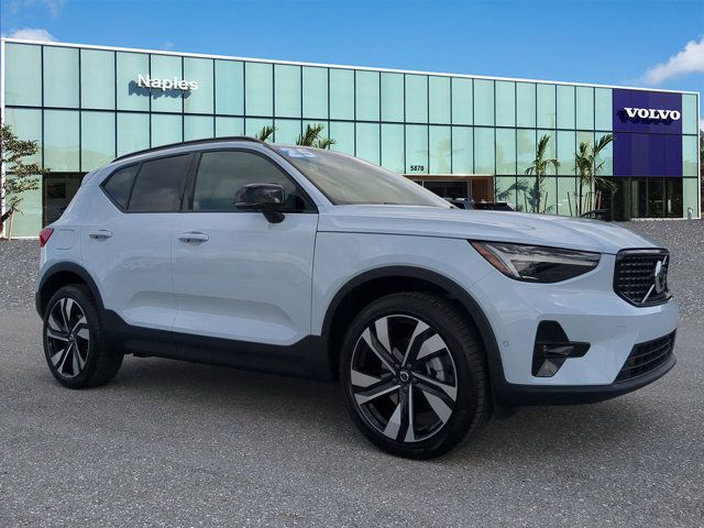 2025 Volvo XC40 Plus Dark Theme