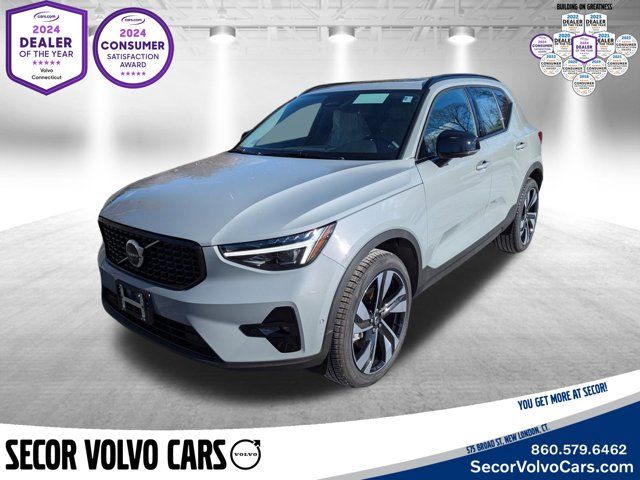 2025 Volvo XC40 Plus Dark Theme