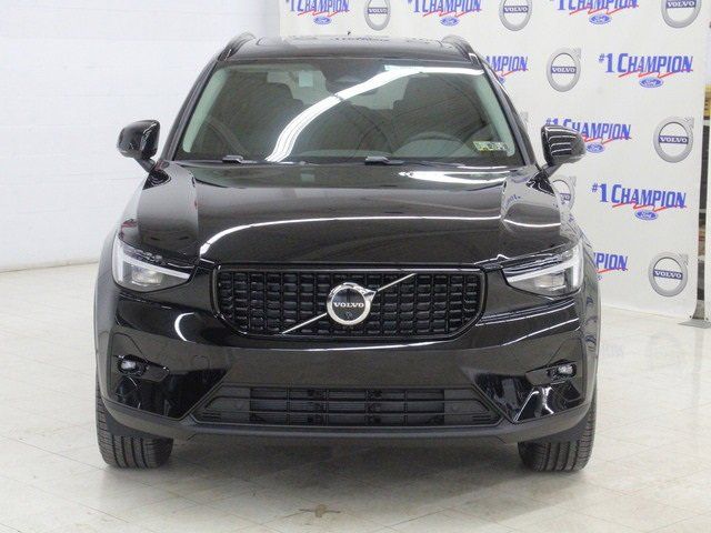 2025 Volvo XC40 Plus Dark Theme