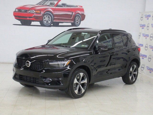 2025 Volvo XC40 Plus Dark Theme