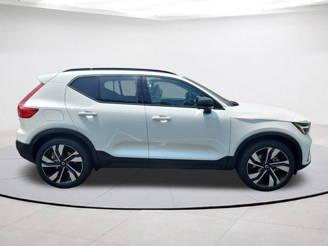 2025 Volvo XC40 Plus Dark Theme