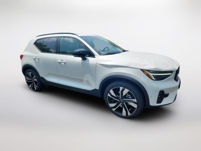 2025 Volvo XC40 Plus Dark Theme
