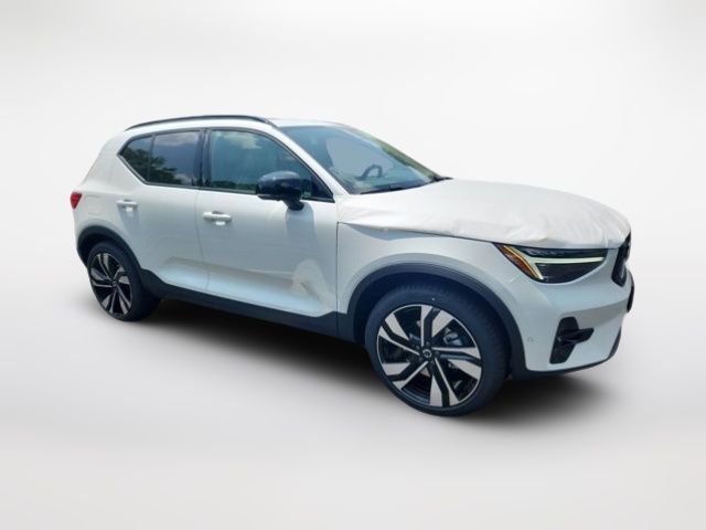 2025 Volvo XC40 Plus Dark Theme
