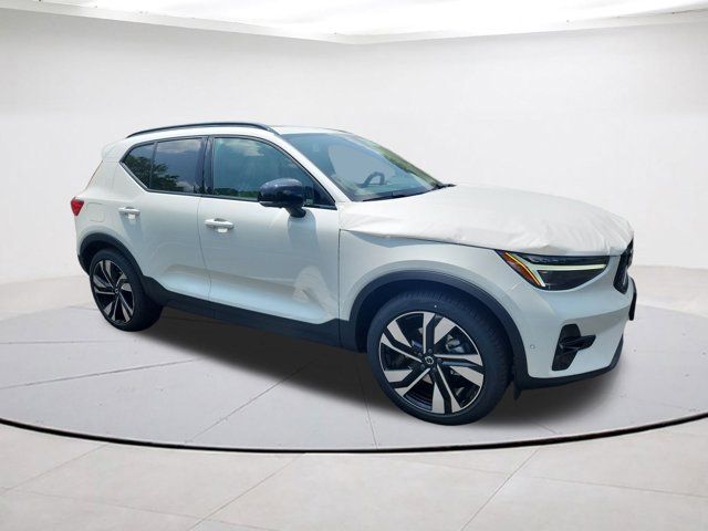2025 Volvo XC40 Plus Dark Theme