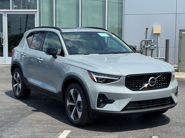 2025 Volvo XC40 Plus Dark Theme