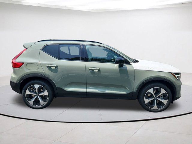 2025 Volvo XC40 Plus Dark Theme