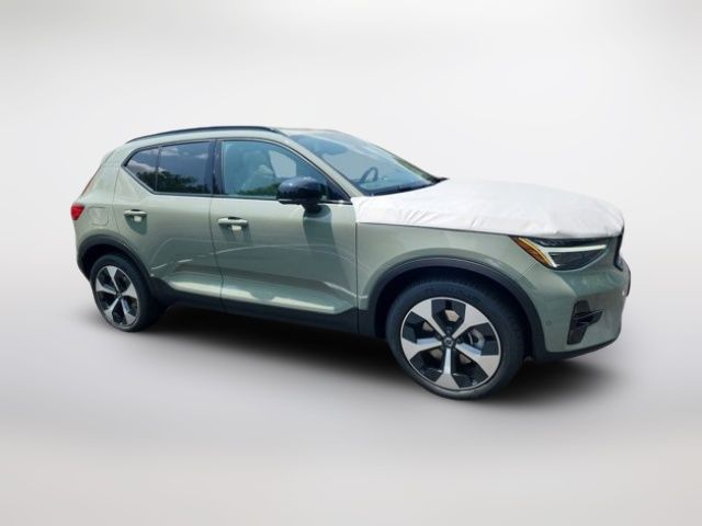 2025 Volvo XC40 Plus Dark Theme