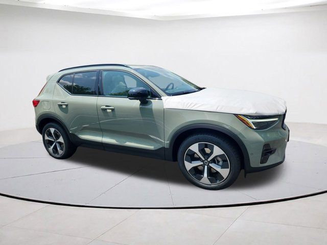 2025 Volvo XC40 Plus Dark Theme