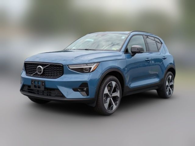 2025 Volvo XC40 Plus Dark Theme