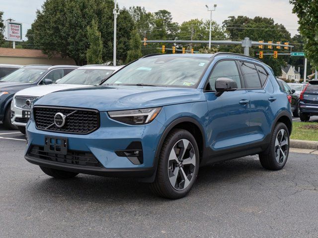 2025 Volvo XC40 Plus Dark Theme