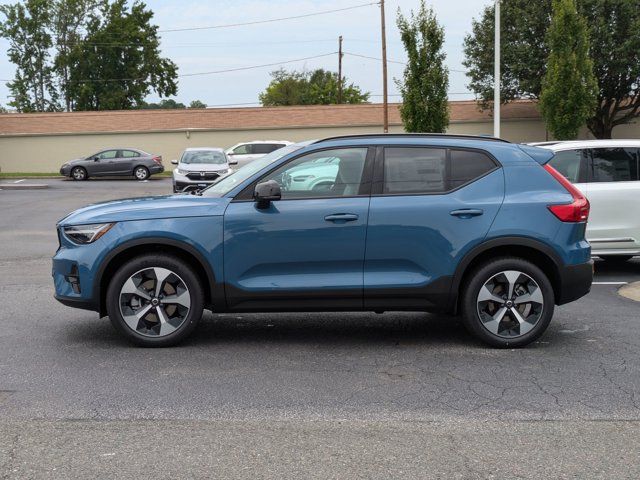 2025 Volvo XC40 Plus Dark Theme