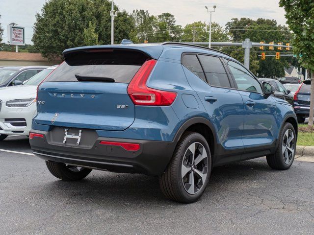 2025 Volvo XC40 Plus Dark Theme