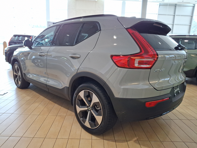 2025 Volvo XC40 Plus Dark Theme