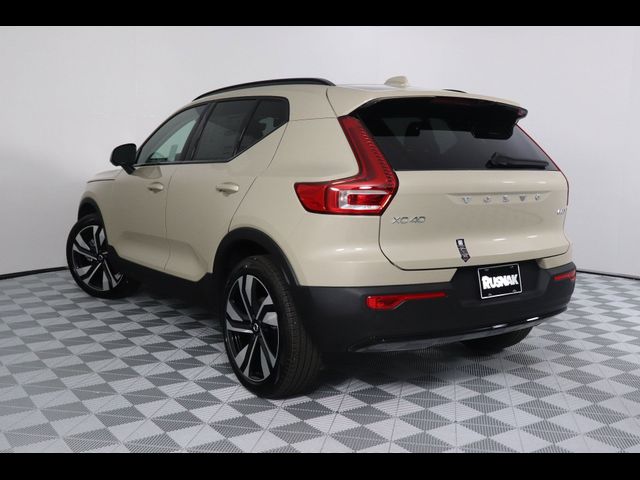 2025 Volvo XC40 Plus Dark Theme