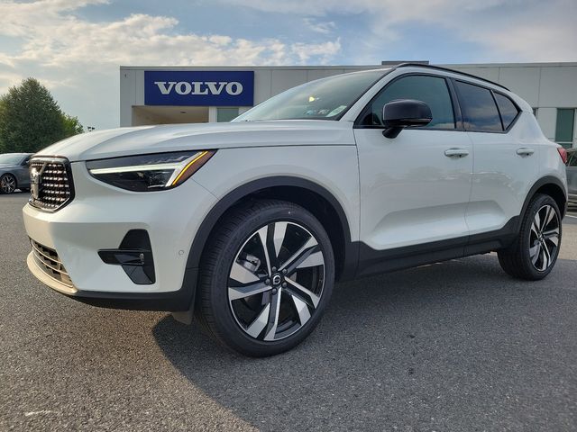 2025 Volvo XC40 Plus Dark Theme