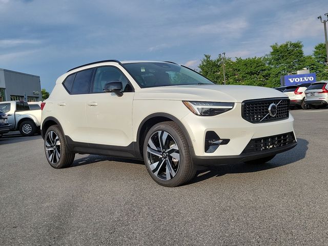 2025 Volvo XC40 Plus Dark Theme