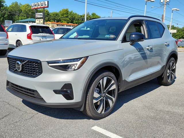 2025 Volvo XC40 Plus Dark Theme