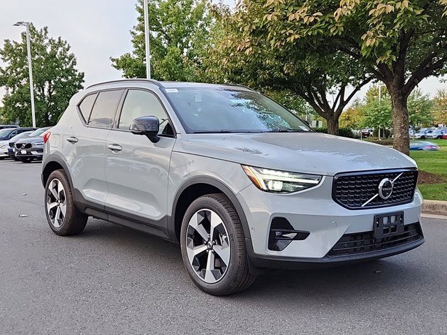 2025 Volvo XC40 Plus Dark Theme