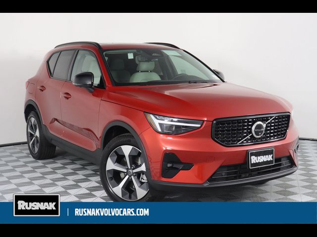 2025 Volvo XC40 Plus Dark Theme