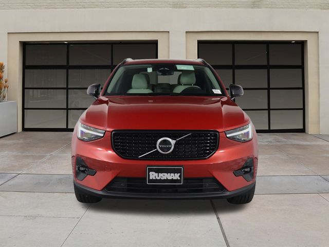 2025 Volvo XC40 Plus Dark Theme