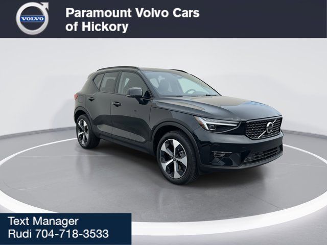 2025 Volvo XC40 Plus Dark Theme