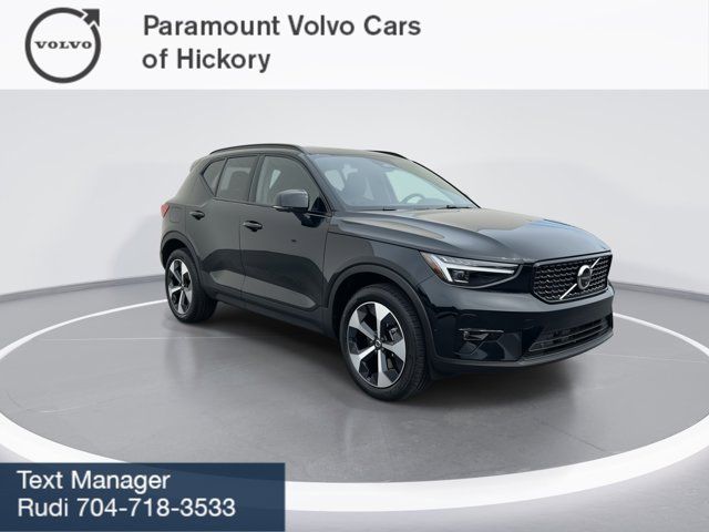 2025 Volvo XC40 Plus Dark Theme