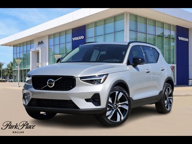 2025 Volvo XC40 Plus Dark Theme