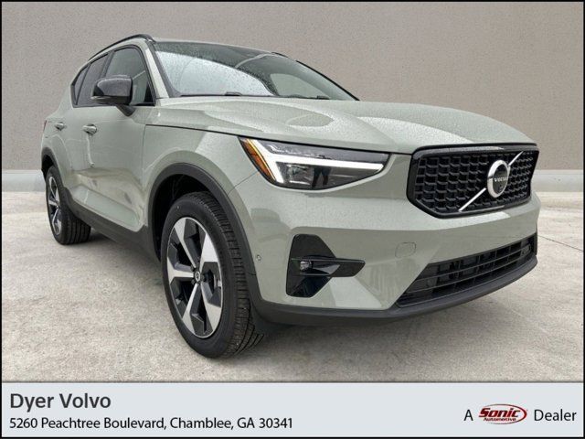 2025 Volvo XC40 Plus Dark Theme