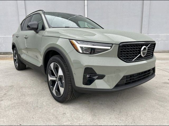 2025 Volvo XC40 Plus Dark Theme