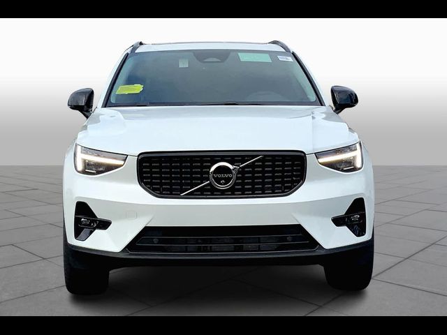 2025 Volvo XC40 Plus Dark Theme