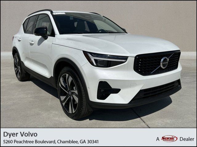 2025 Volvo XC40 Plus Dark Theme