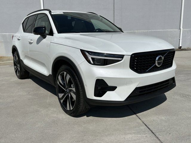 2025 Volvo XC40 Plus Dark Theme