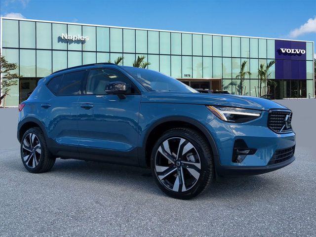 2025 Volvo XC40 Plus Dark Theme