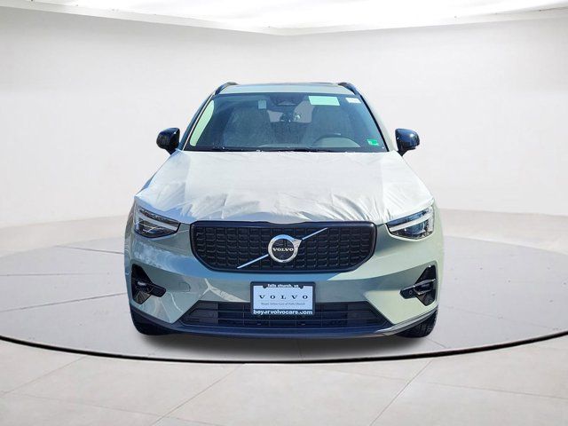 2025 Volvo XC40 Plus Dark Theme