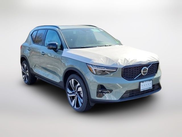 2025 Volvo XC40 Plus Dark Theme