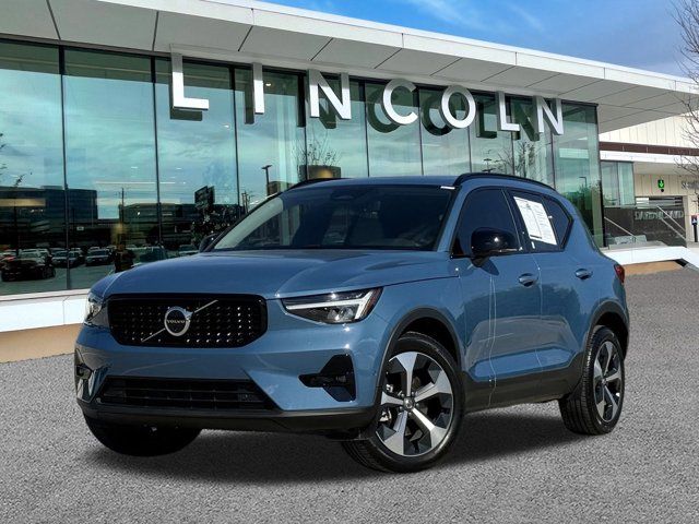 2025 Volvo XC40 Plus Dark Theme