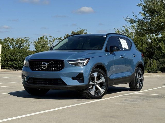 2025 Volvo XC40 Plus Dark Theme