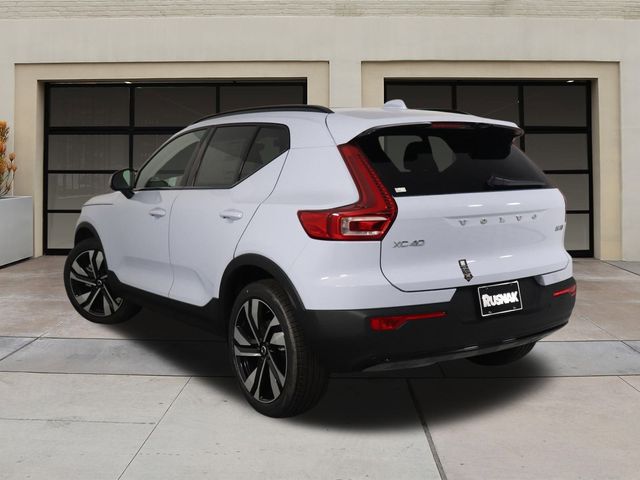 2025 Volvo XC40 Plus Dark Theme