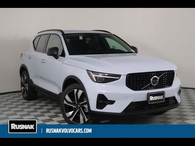 2025 Volvo XC40 Plus Dark Theme