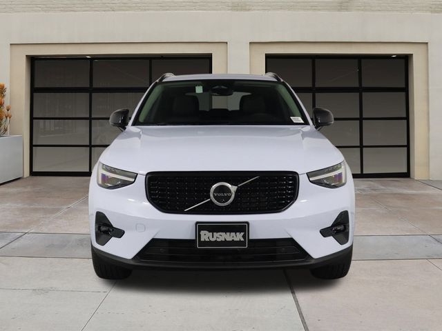 2025 Volvo XC40 Plus Dark Theme