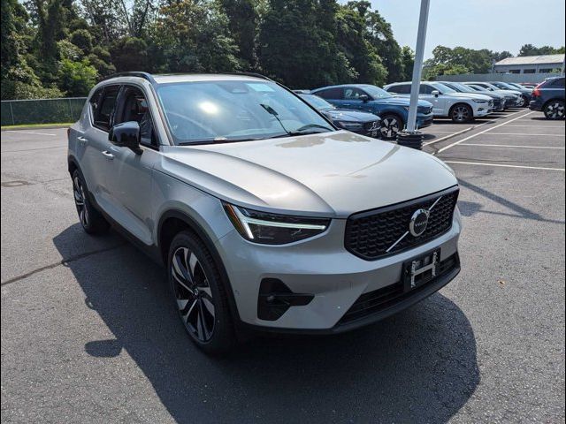 2025 Volvo XC40 Plus Dark Theme