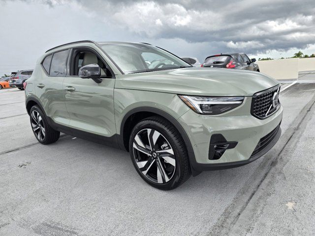 2025 Volvo XC40 Plus Dark Theme