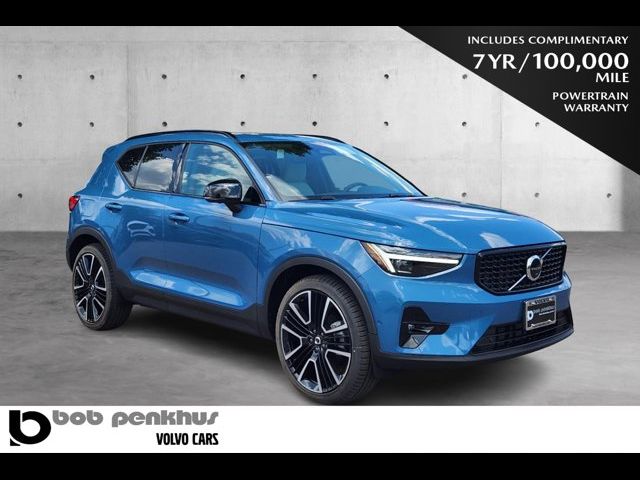 2025 Volvo XC40 Plus Dark Theme