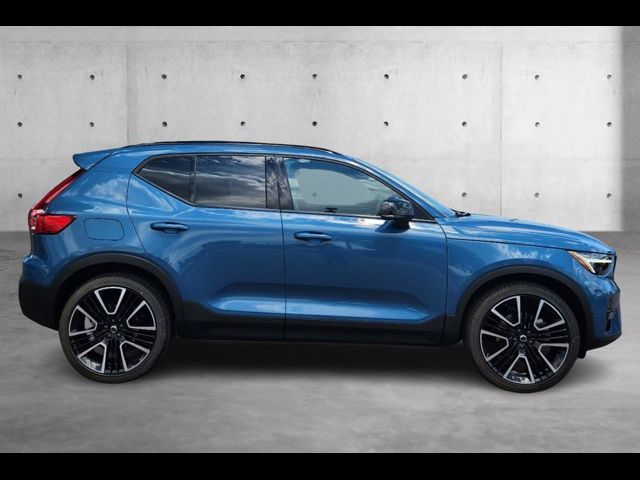 2025 Volvo XC40 Plus Dark Theme