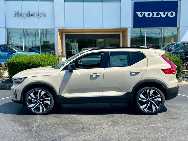 2025 Volvo XC40 Plus Dark Theme