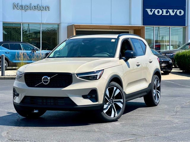 2025 Volvo XC40 Plus Dark Theme